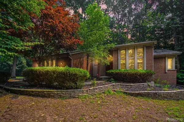 6329 Mission Drive, WestBloomfield, MI 48324