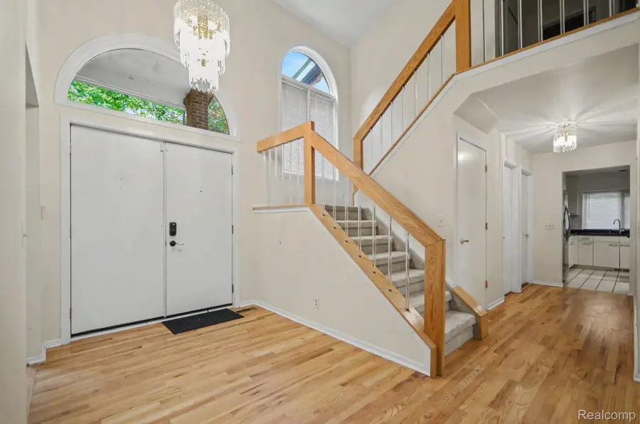6329 Mission Drive, West Bloomfield, MI 48324 - #2