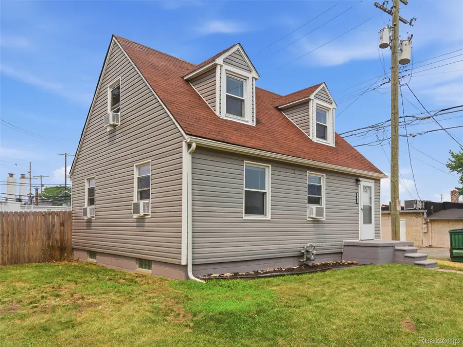 15201 Cavour Street, Livonia, MI 48154 - #3