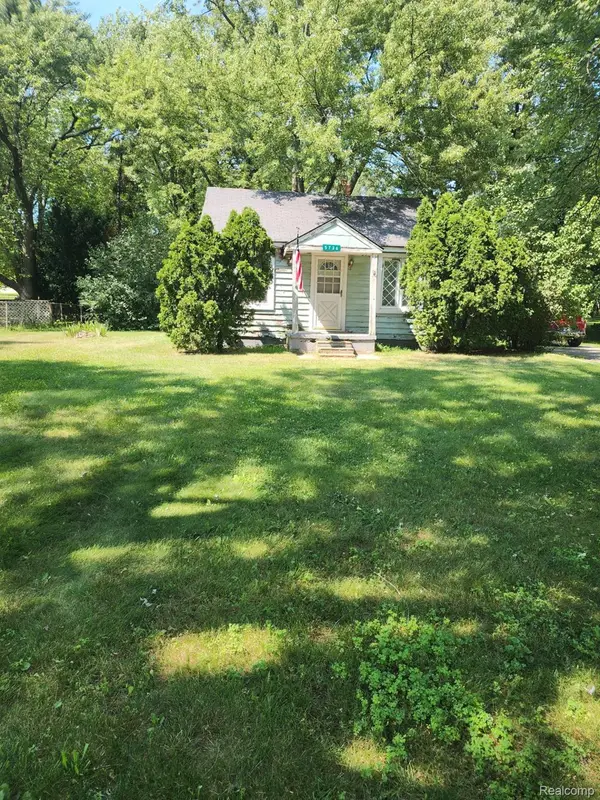 5736 Graves Street, Waterford, MI 48327