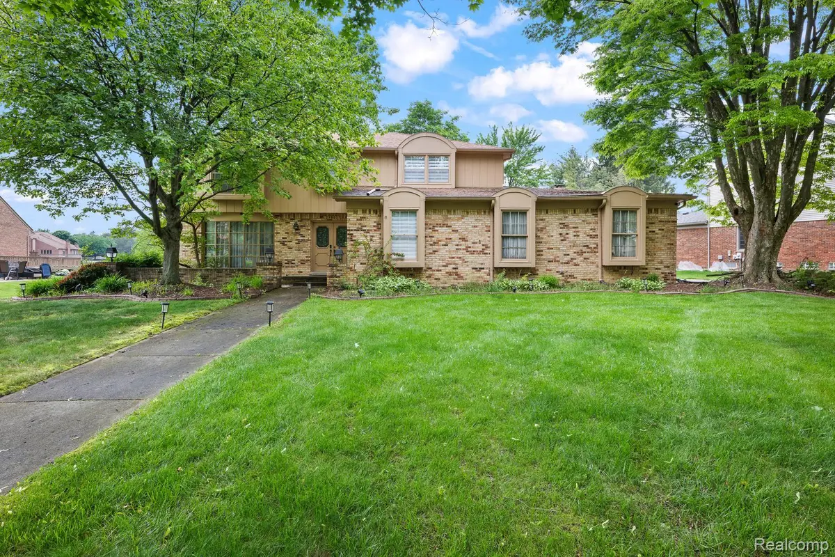 29801 Deer Run, Farmington Hills, MI 48331 - #1