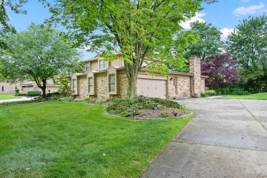 29801 Deer Run, Farmington Hills, MI 48331 - #3