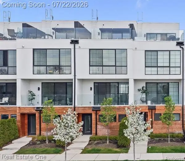 533 E Harrison Avenue #38, RoyalOak, MI 48067