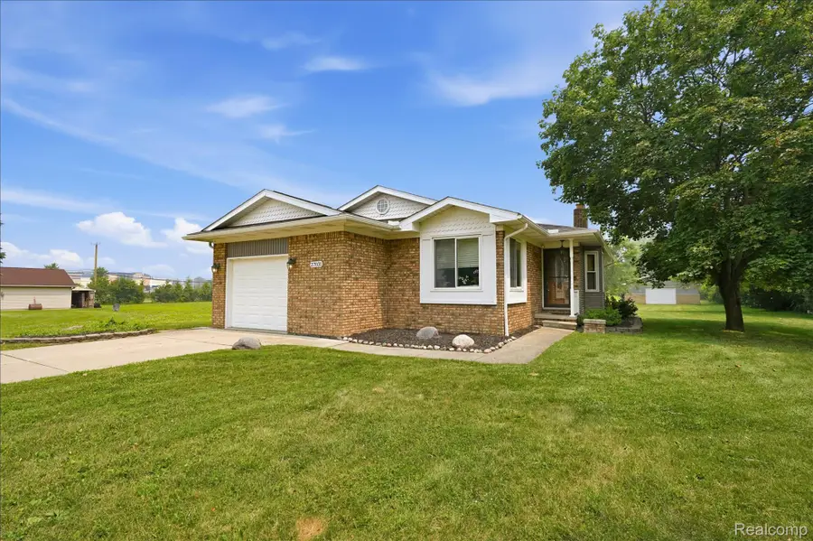 27031 Arsenal Road, Flat Rock, MI 48134 - #2
