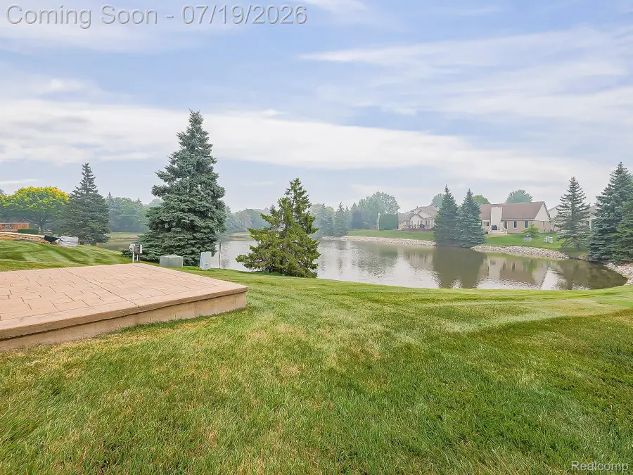 43461 Pointe Drive, Clinton, MI 48038 - #2