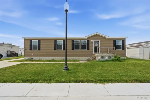 15887 Charlemagne Avenue W, ClintonTownship, MI 48038