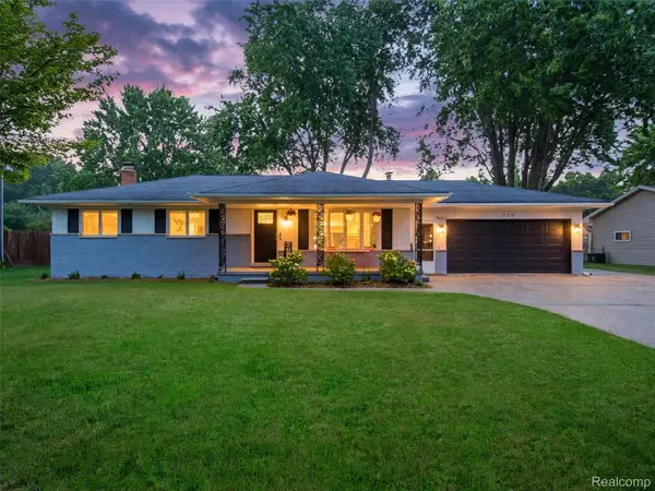 738 6th Street, Marysville, MI 48040