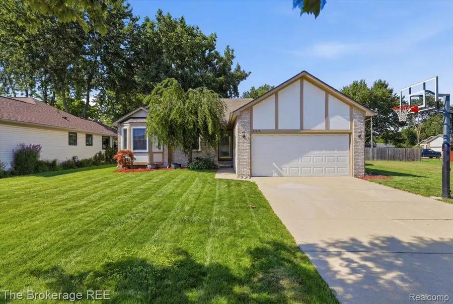 25739 Jeffery Court, Chesterfield, MI 48051 - #2