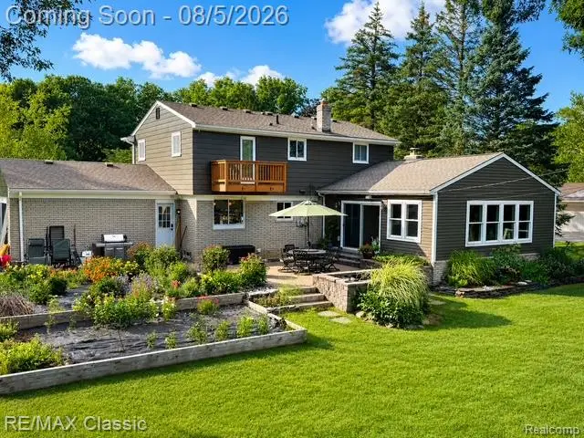 36159 W Lyman Road, Farmington Hills, MI 48331 - #2