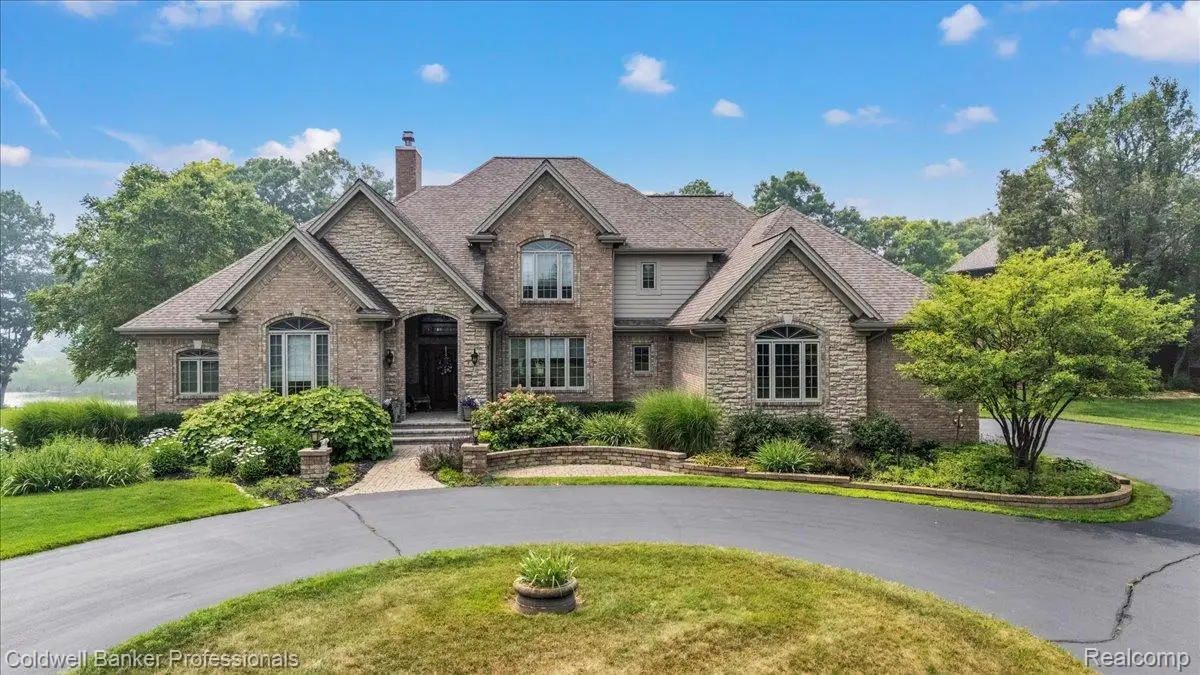 718 Shrewsbury Drive, Clarkston, MI 48348 - #1