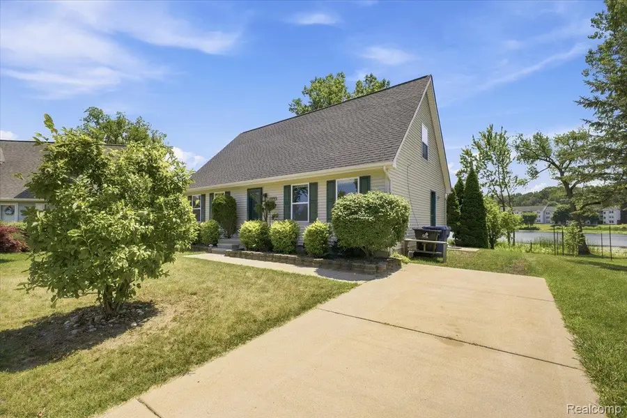 879 Barren Oaks Drive, Pontiac, MI 48341 - #3