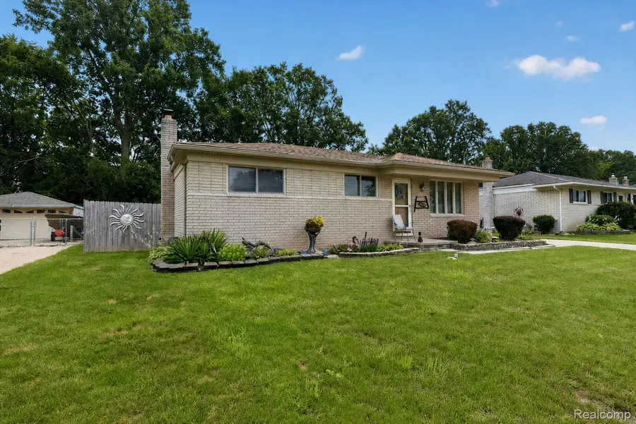 27241 Evelyn Avenue, Trenton, MI 48183 - #2