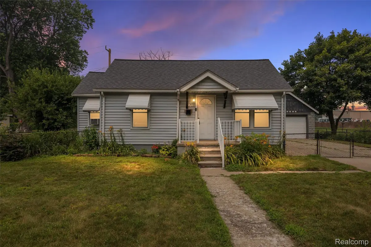 1759 E Elza Avenue, Hazel Park, MI 48030 - #1