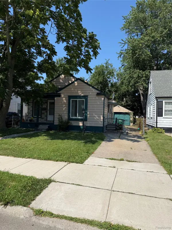 22055 Saxony Avenue, Eastpointe, MI 48021