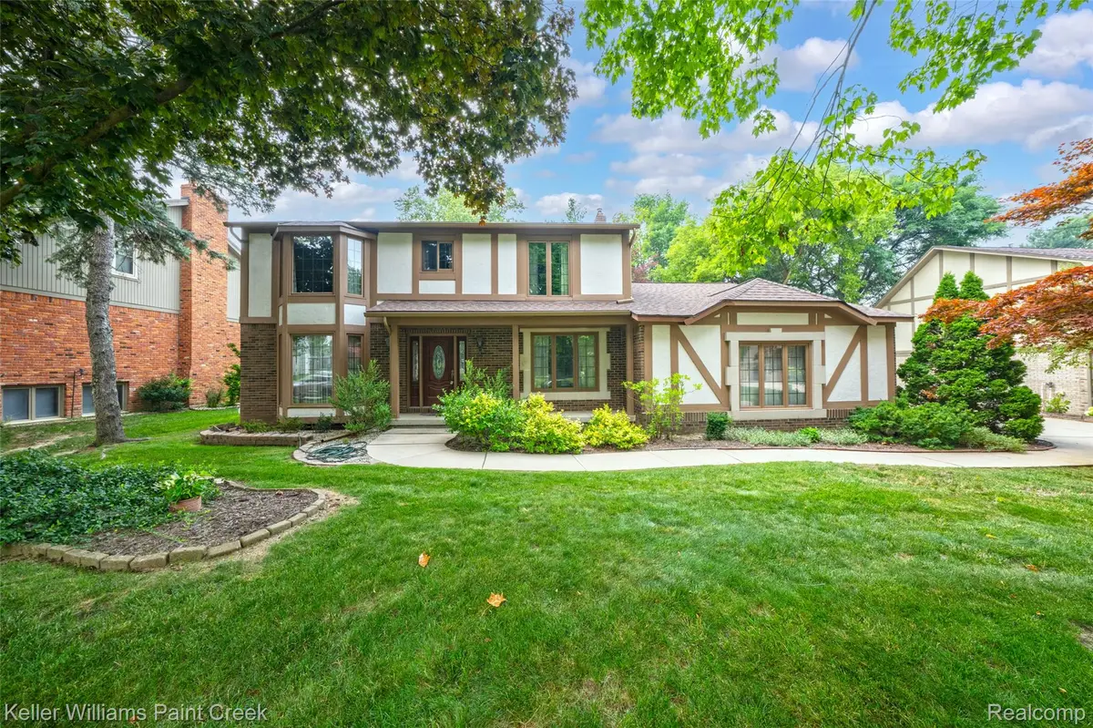 1077 Maple Leaf Drive, Rochester Hills, MI 48309 - #1