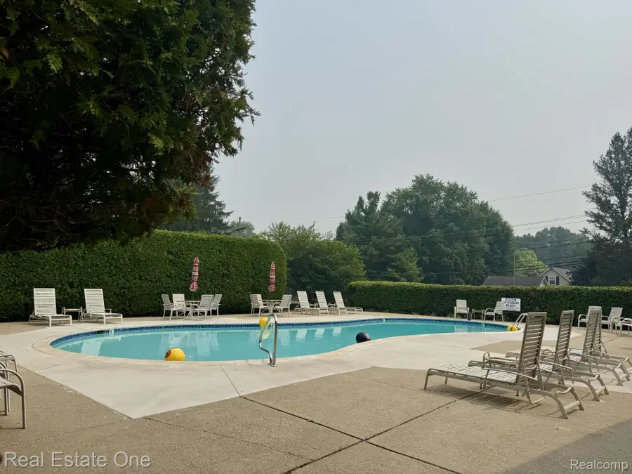 2963 Meadowbrook Drive, Rochester Hills, MI 48309 - #3