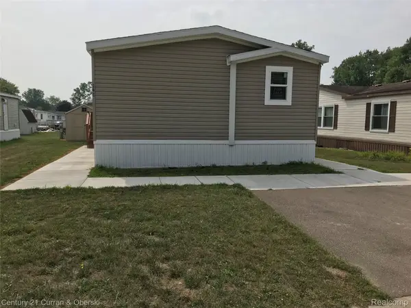6564 E Michigan Avenue #141, Saline, MI 48176