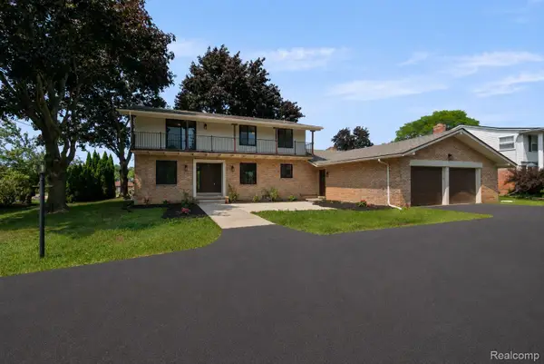 4696 Walnut Lake Road, BloomfieldHills, MI 48301