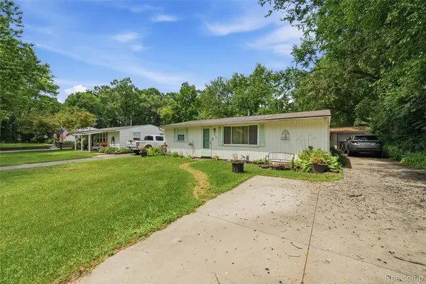 918 Pine Tree Road, LakeOrion, MI 48362