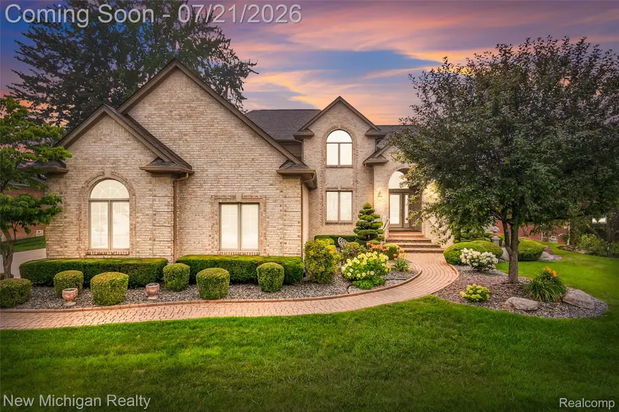 49787 Lakebridge Drive, Utica, MI 48315 - #2