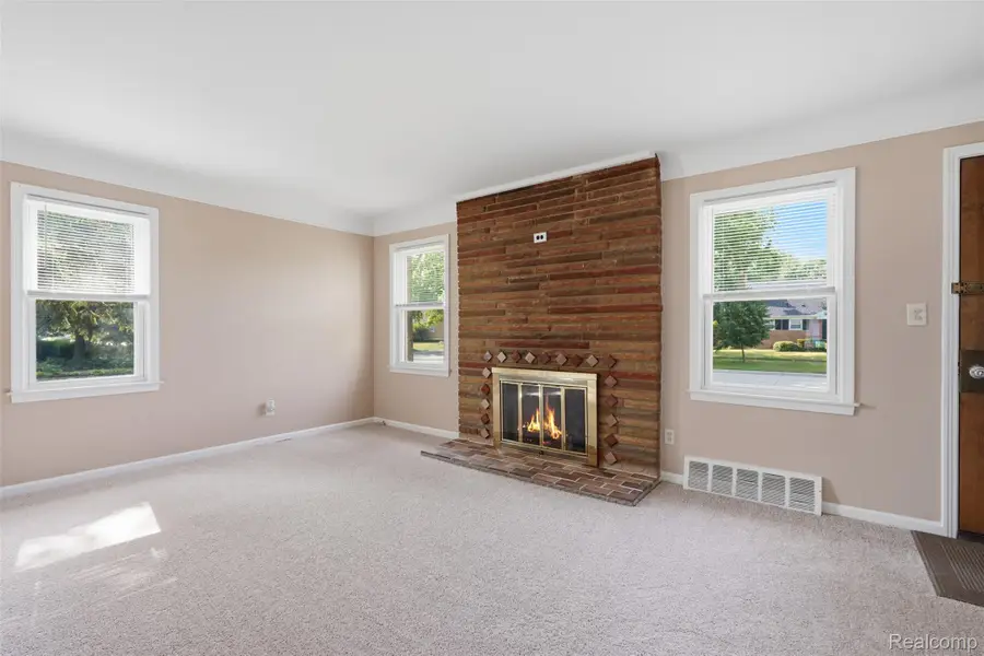 32600 W Chicago Street, Livonia, MI 48150 - #2