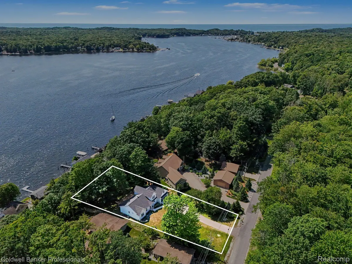 5253 W Lakeview Drive, Pentwater, MI 49449 - #1