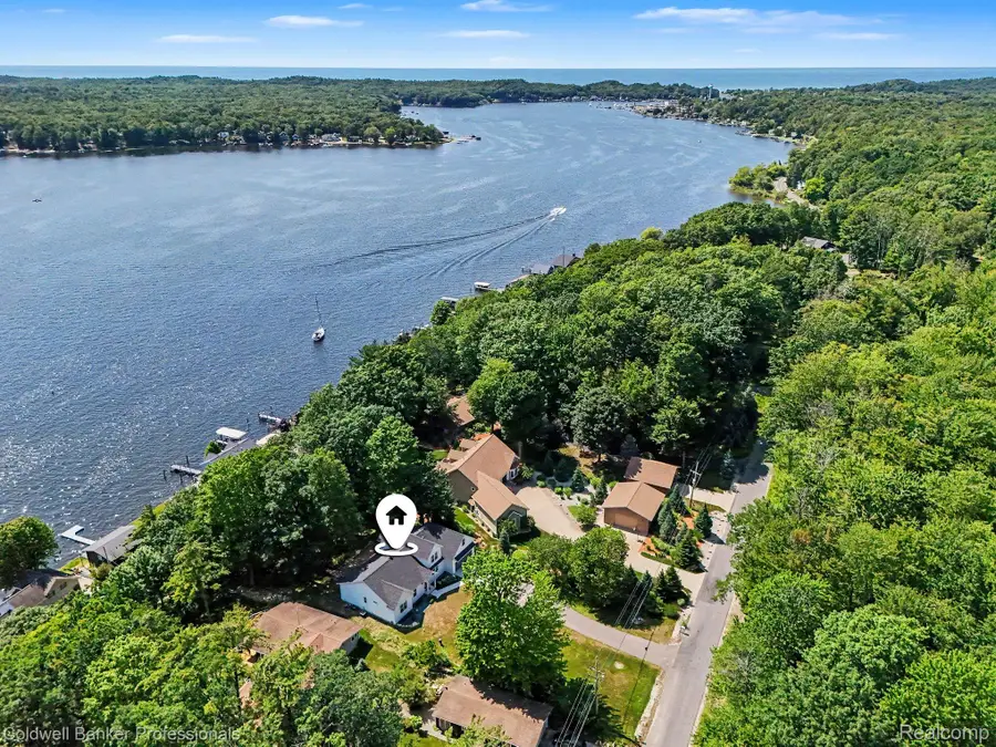 5253 W Lakeview Drive, Pentwater, MI 49449 - #2