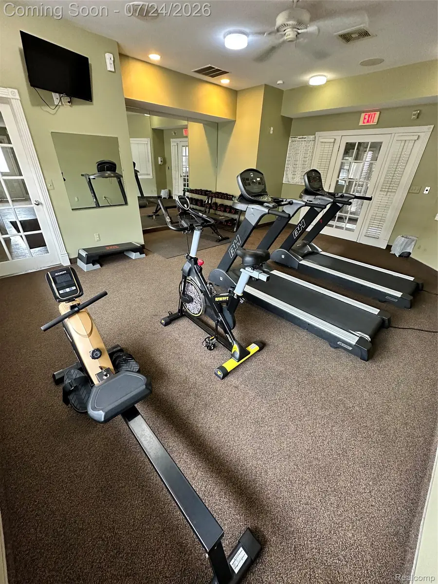 1870 Axtell Drive #6, Troy, MI 48084 - #3