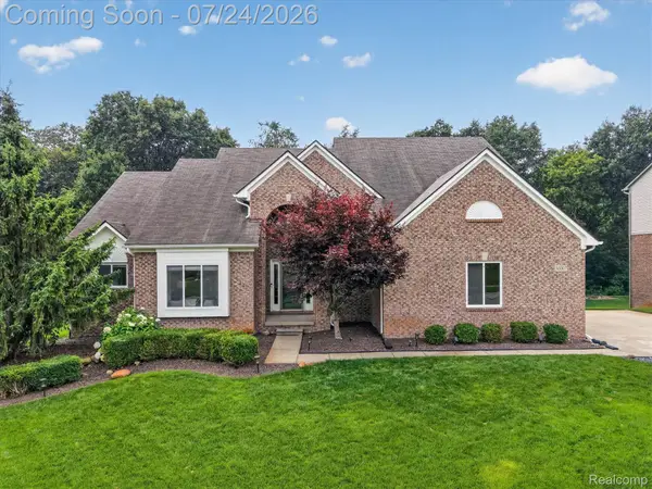 30007 Bradford Drive, NewHudson, MI 48165
