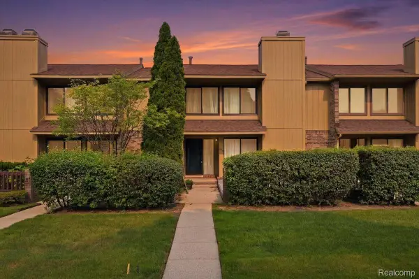 1820 S Hill Boulevard, BloomfieldHills, MI 48304