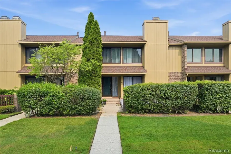 1820 S Hill Boulevard, Bloomfield, MI 48304 - #2
