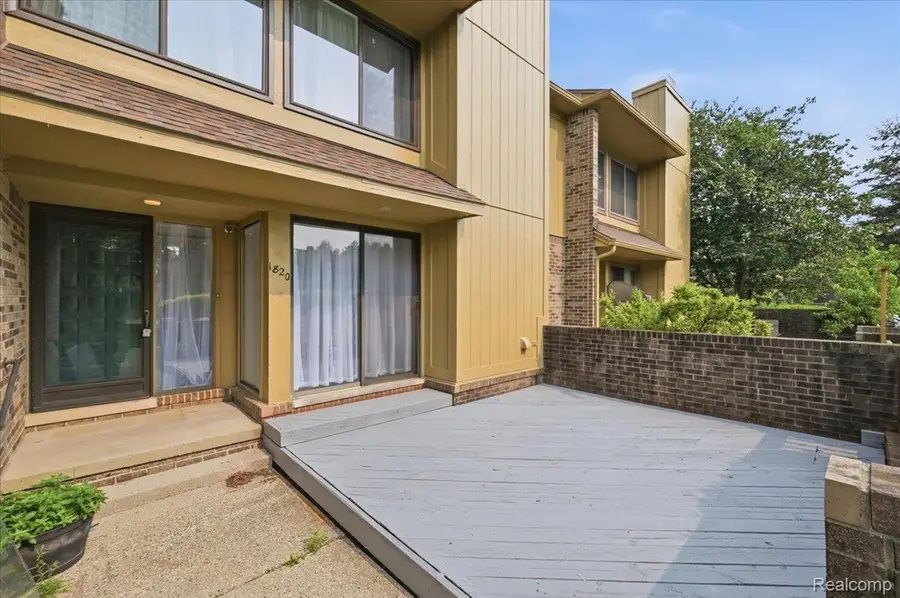 1820 S Hill Boulevard, Bloomfield, MI 48304 - #3
