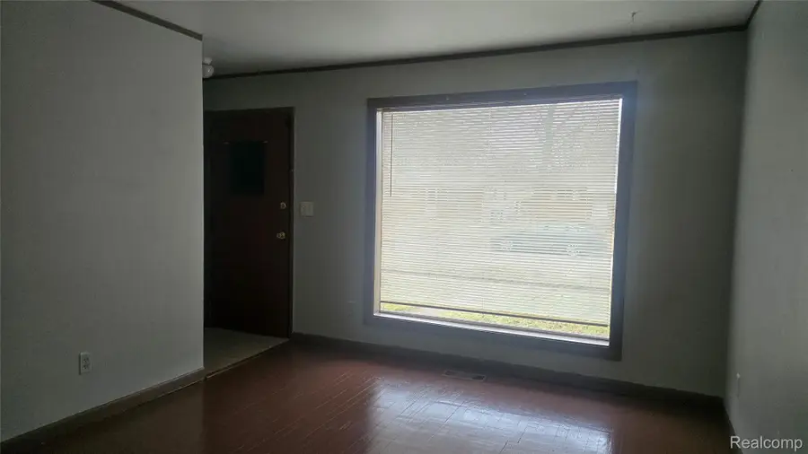 1040 E Bernhard Avenue, Hazel Park, MI 48030 - #3