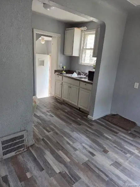 9130 Winthrop Street, Detroit, MI 48228 - #2