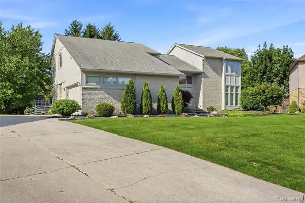 39044 Wilton Court, FarmingtonHills, MI 48331