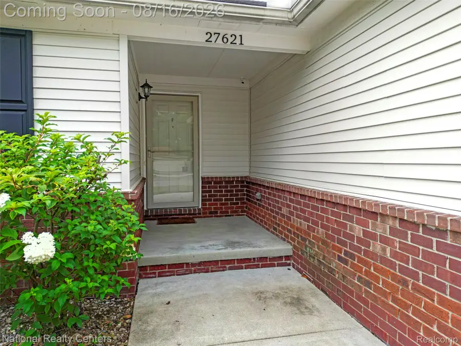 27621 Pembroke Street, Livonia, MI 48152 - #3
