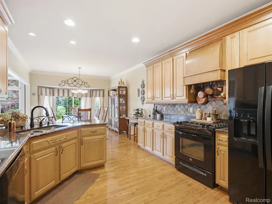 2633 Ridgecrest Drive, Utica, MI 48316 - #3