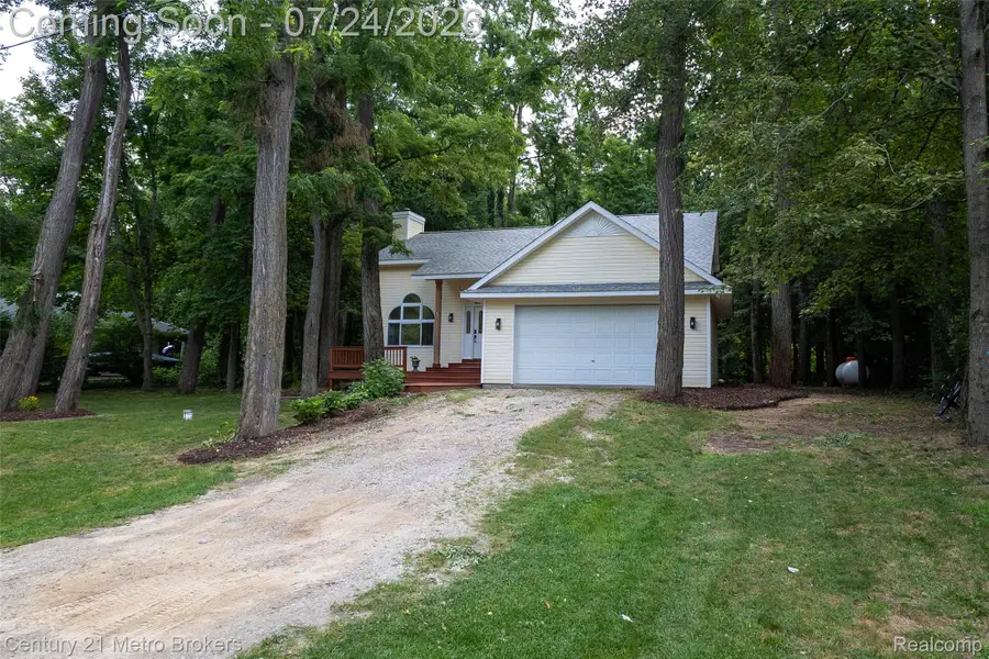15117 Locust Grove Drive, Byron, MI 48418 - #2