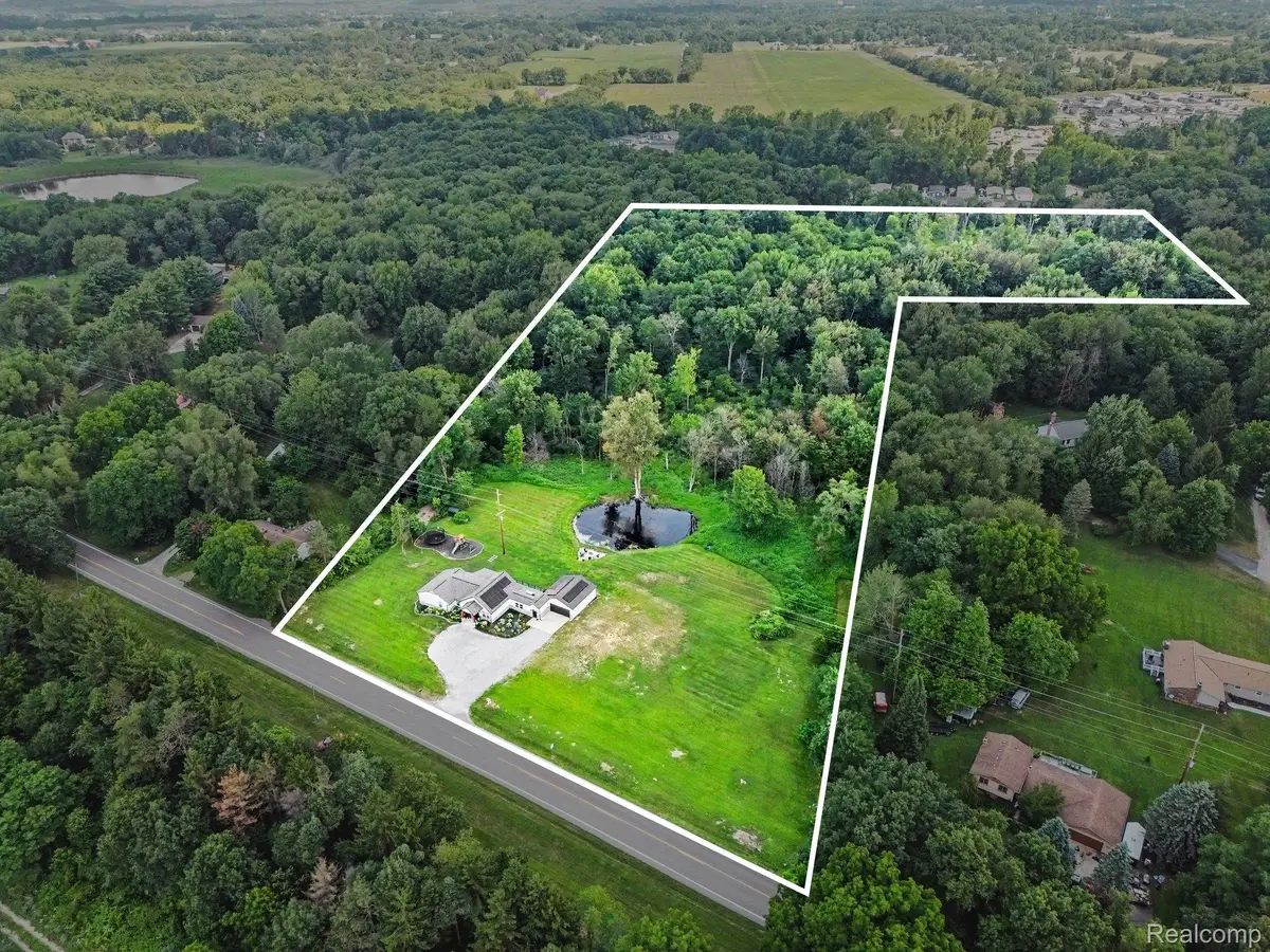4086 W Commerce Road, Milford, MI 48380 - #1