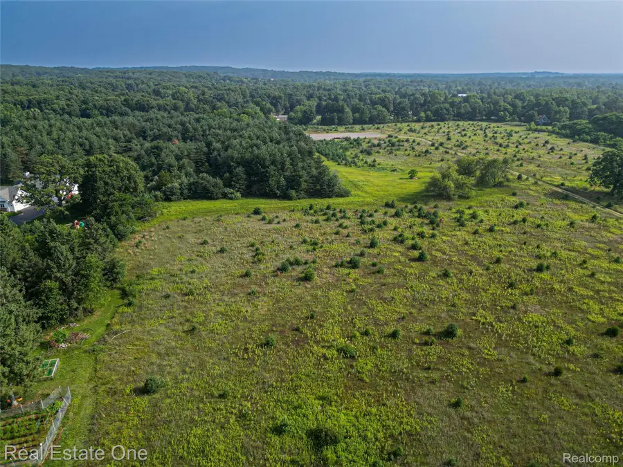 1915 N Hickory Ridge Road, Highland, MI 48357 - #2