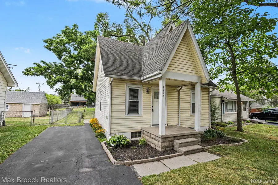 2229 Rosemary Avenue, Waterford, MI 48328 - #2