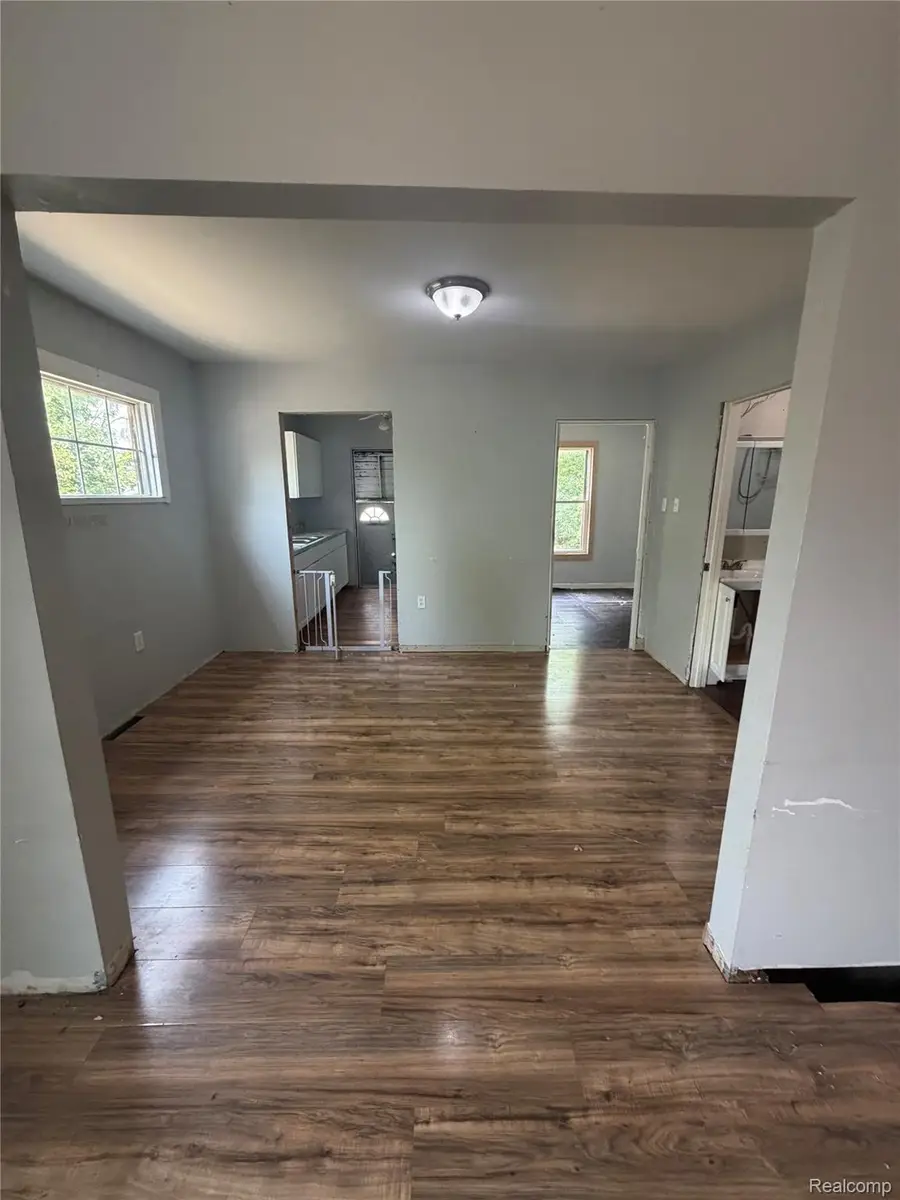 934 Barrie Avenue, Flint, MI 48507 - #3