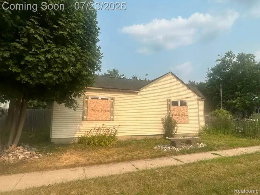 1373 Wells Street, Burton, MI 48529 - #3