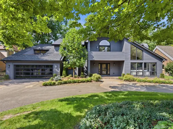 3228 Pine Lake Road, WestBloomfield, MI 48324
