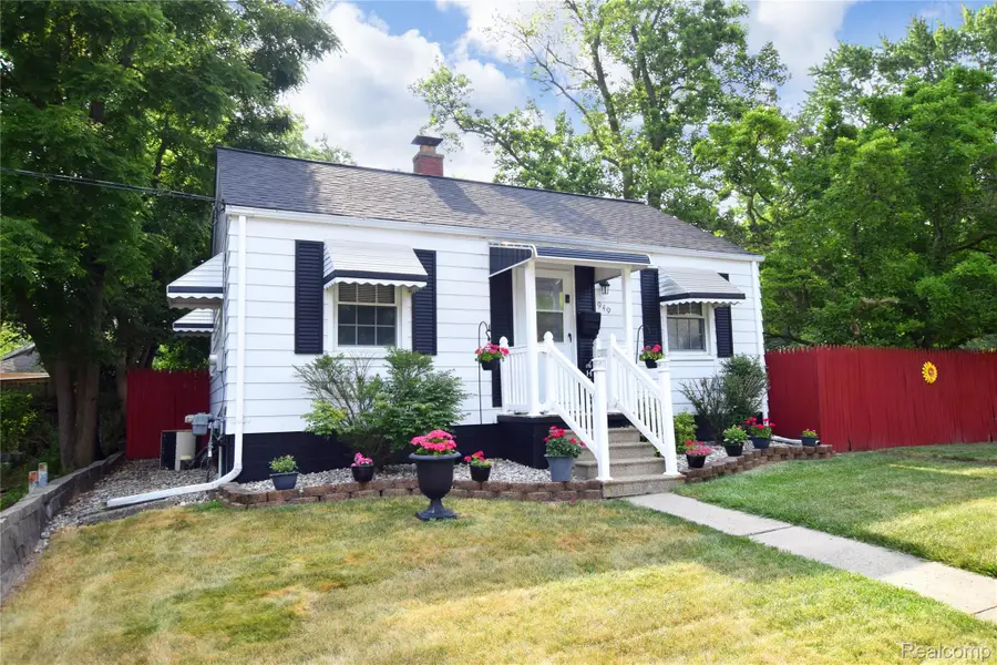 949 Barney Avenue, Flint, MI 48503 - #2