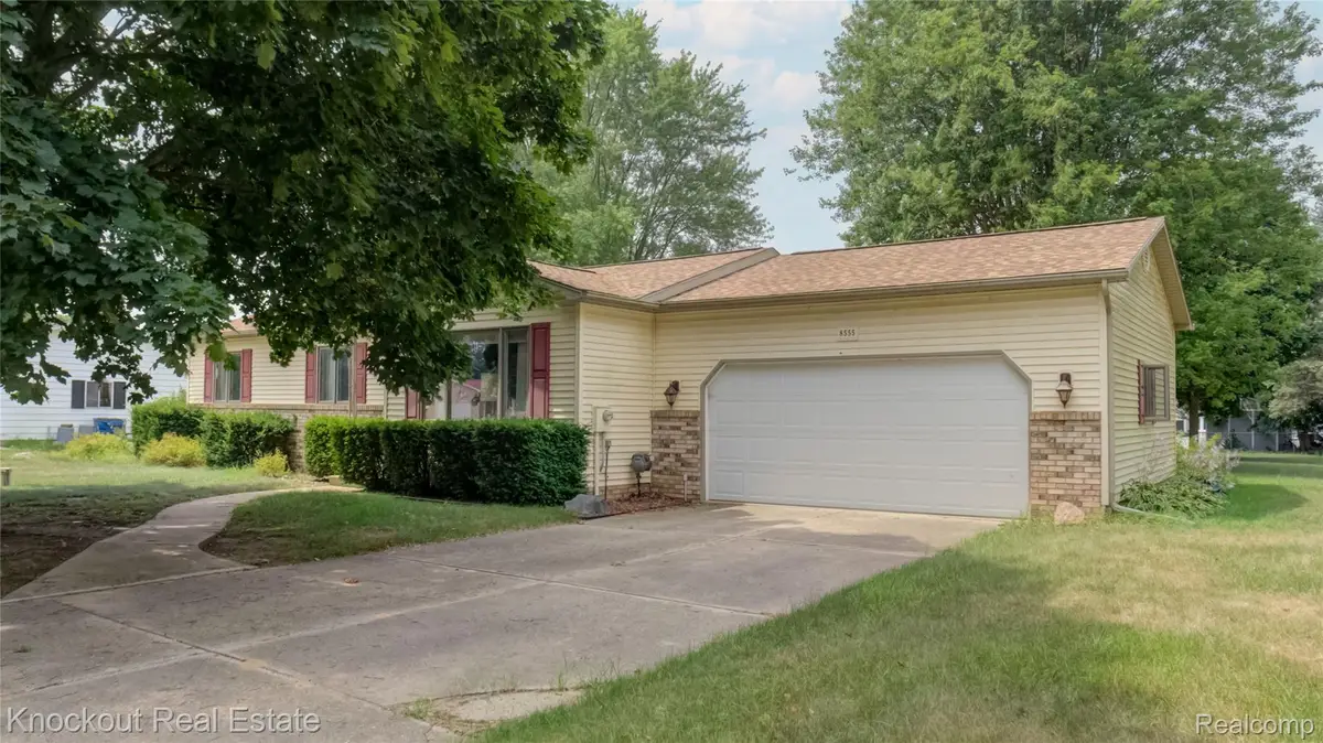 8555 Gallant Fox Trail, Flushing, MI 48433 - #1