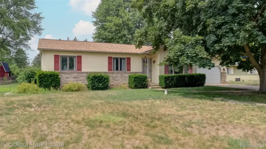 8555 Gallant Fox Trail, Flushing, MI 48433 - #3