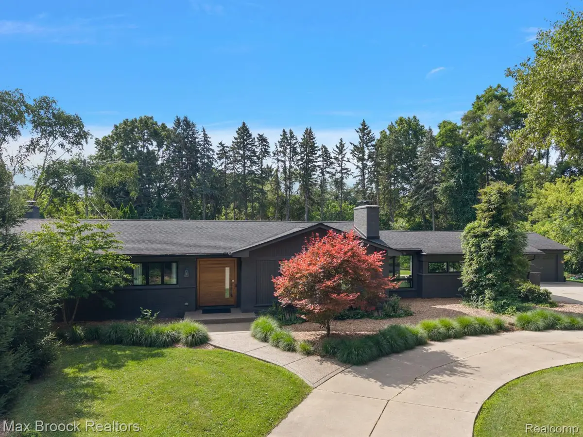 5553 Commerce Road, West Bloomfield, MI 48324 - #1