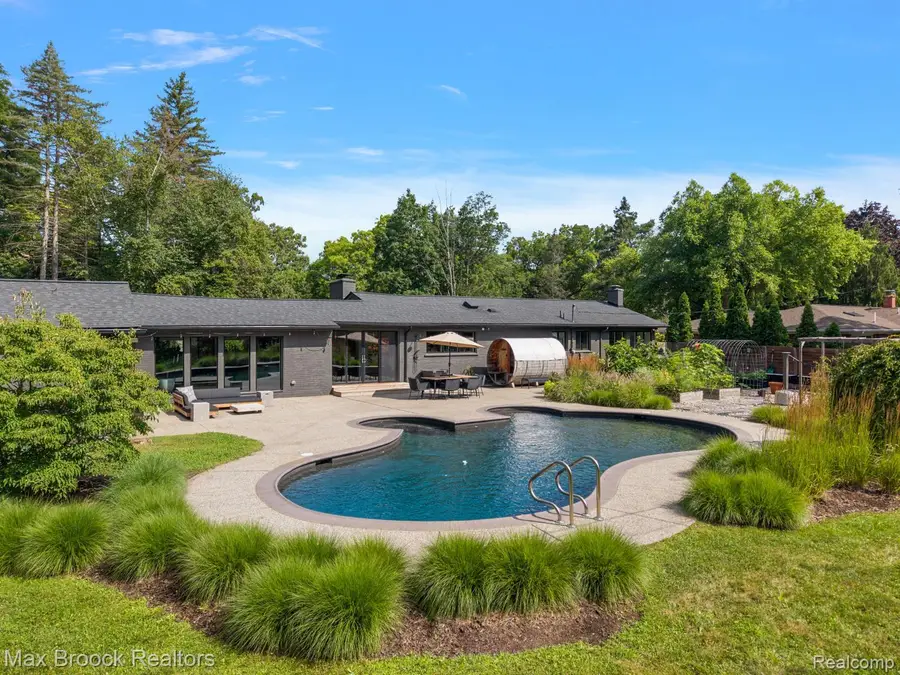 5553 Commerce Road, West Bloomfield, MI 48324 - #2