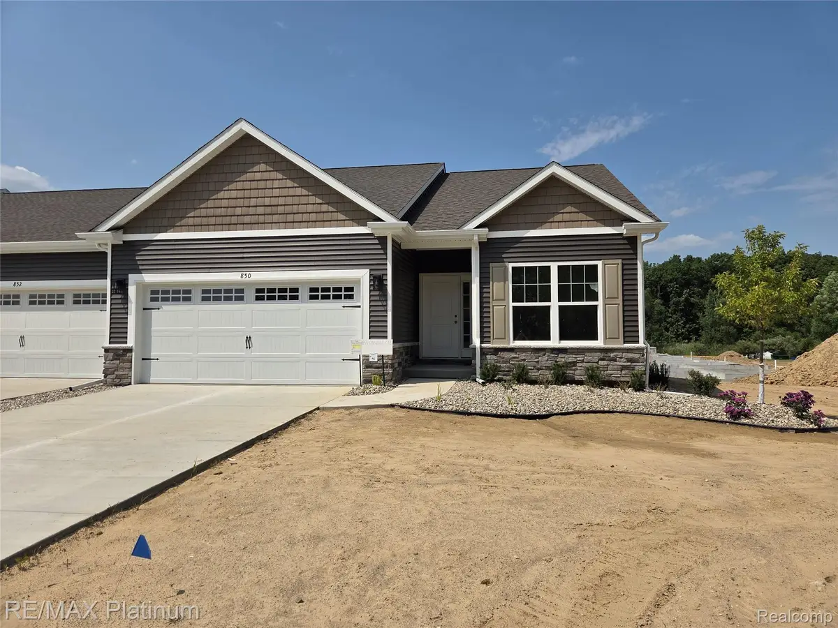 850 Oakwood Circle #41, Fenton, MI 48430 - #1
